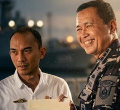 Ade Syaekudin Terima Penghargaan dari TNI AL