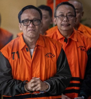 Mantan Wamenaker Dituntut 5 Tahun Penjara